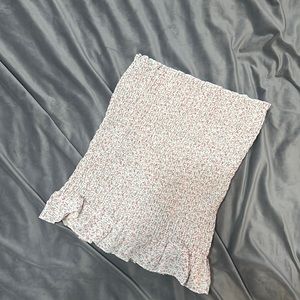 Floral bodycon skirt! It’s lightweight & easy to style:)